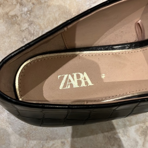COPY - Black moccasins from Zara with a gold belt. - Picture 3 of 5